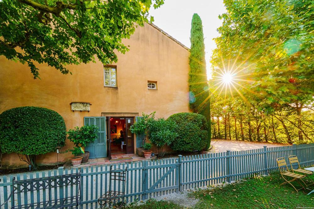 Hotel Le Mas Des Gres & Restaurant Sous Les Platanes Lagnes Exterior photo